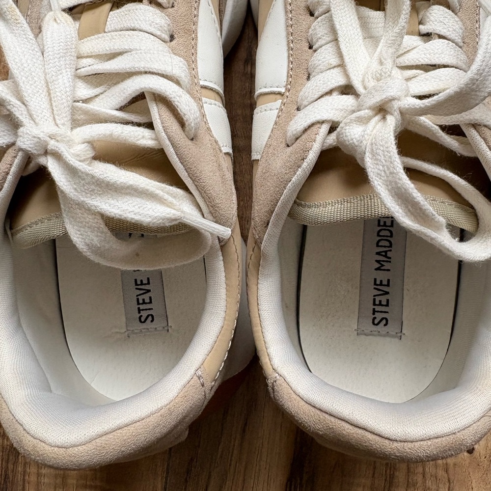 Steve Madden Women's Escapade Retro-Inspired Sneakers with Chunky Midsole - Picture 6 of 11